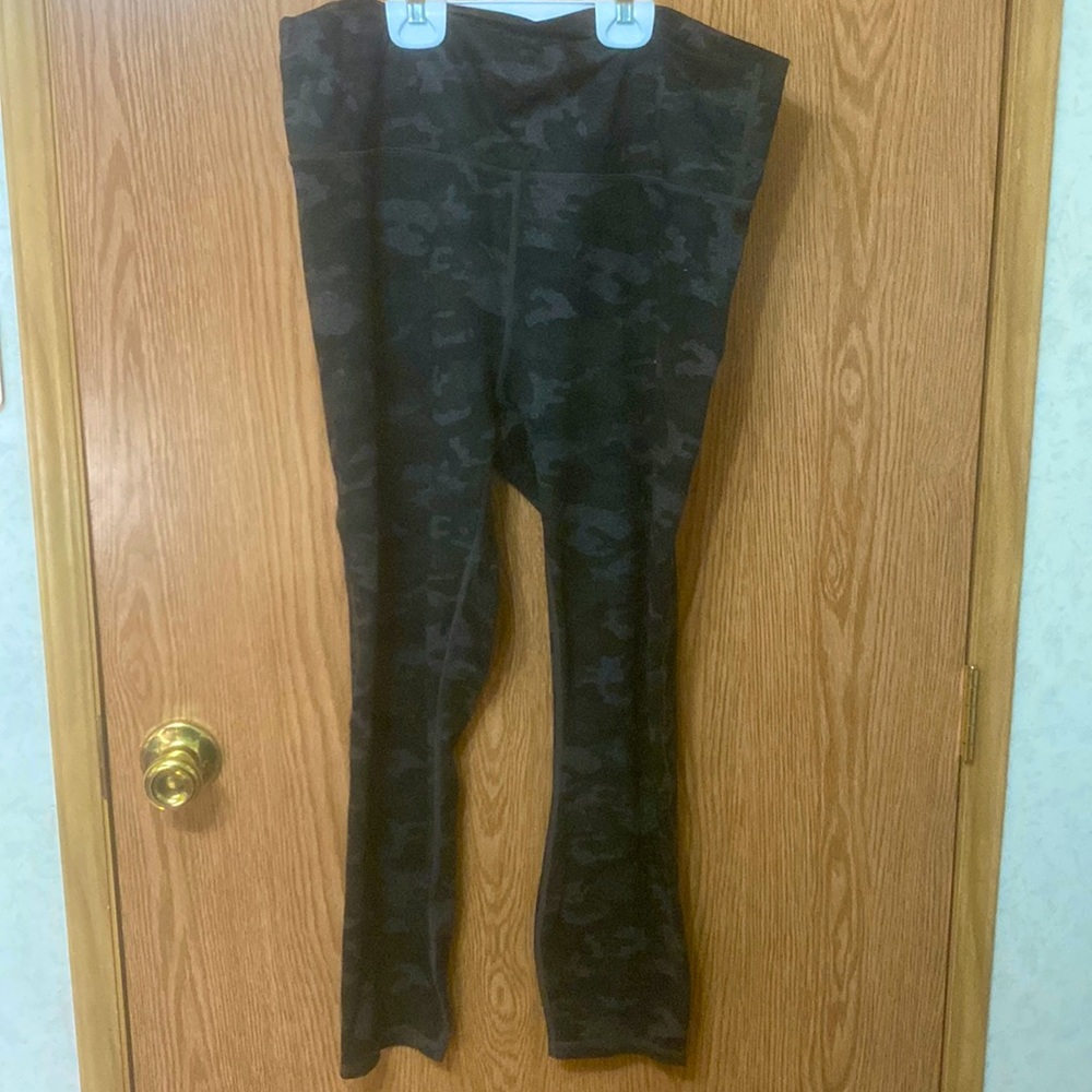 Women’s Fabletics XL Camo Leggings